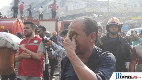 নিউ মার্কেটে আগুন, কপাল পুড়লো ব্যবসায়ীদের